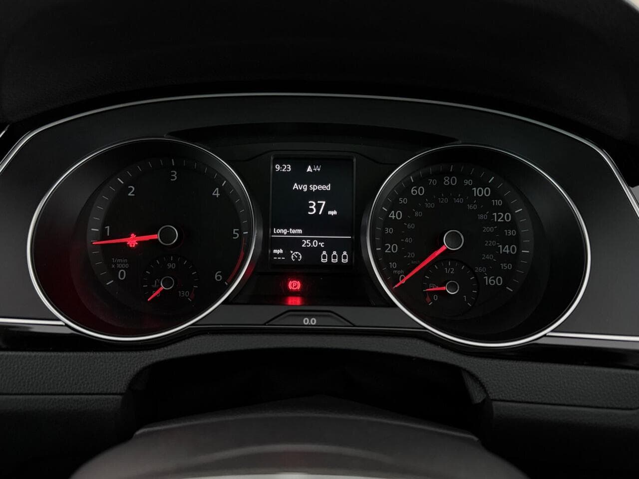 Volkswagen Passat thumbnail Driver Instruments