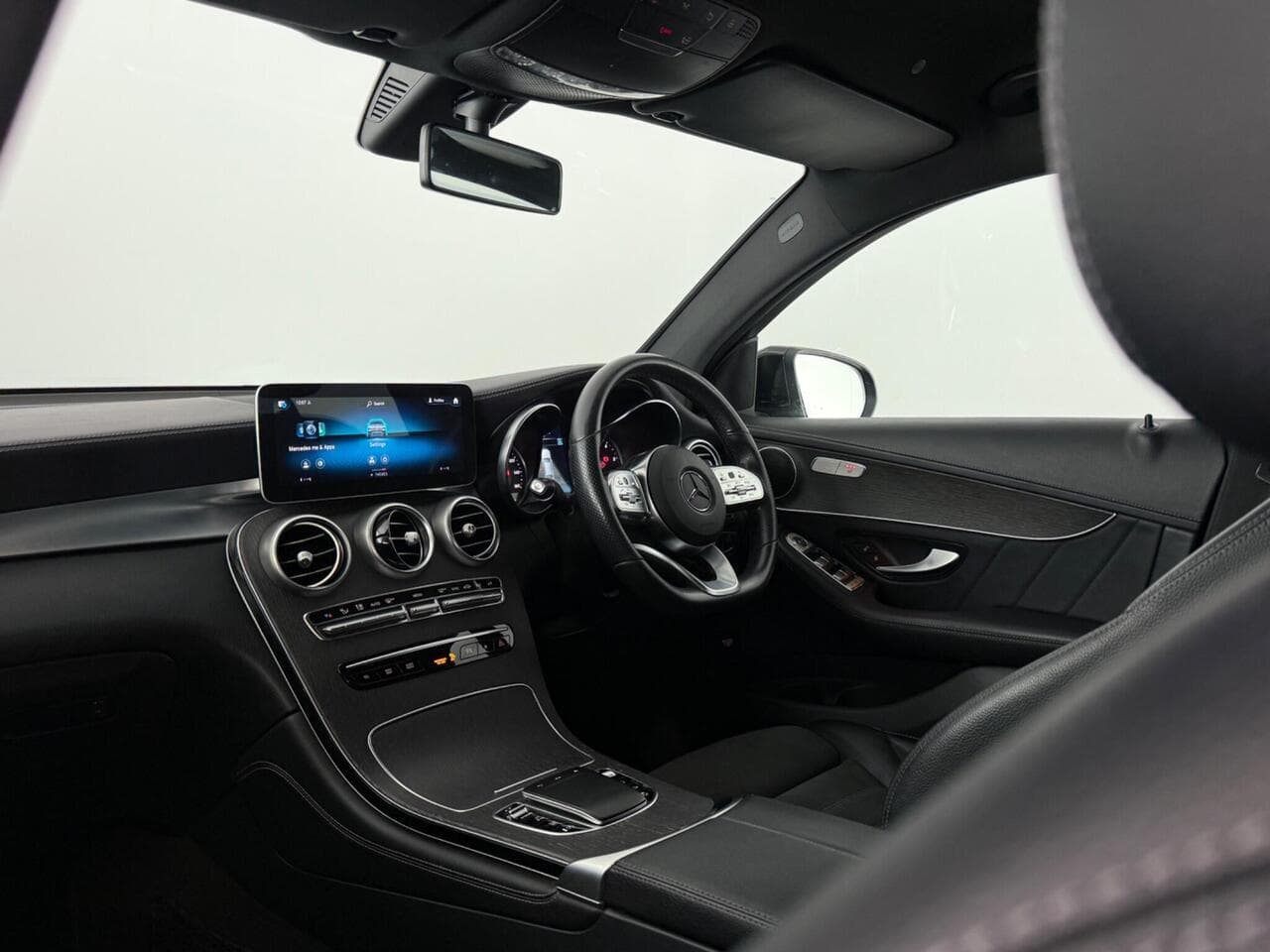 Mercedes-Benz GLC thumbnail Interior Front