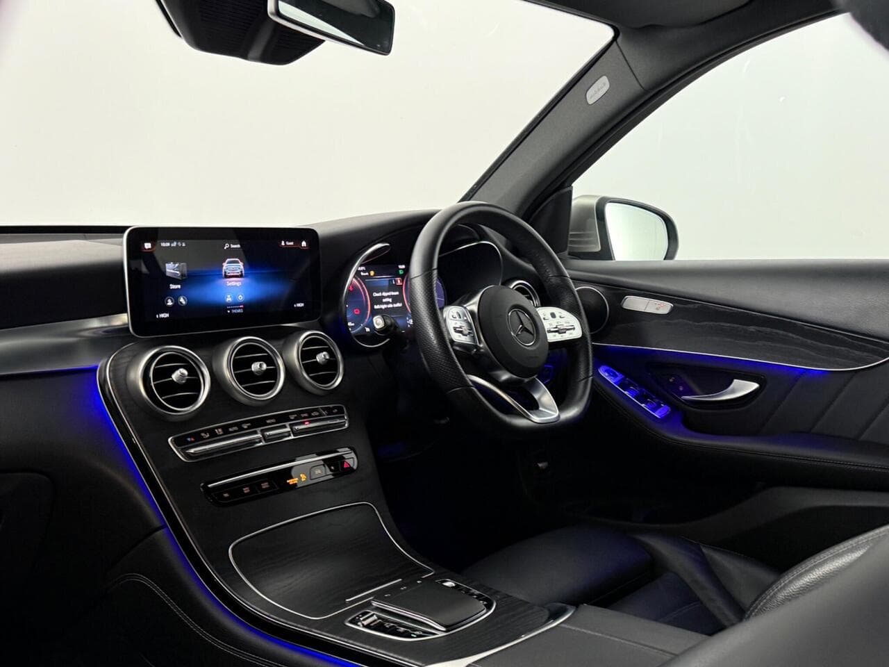Mercedes-Benz GLC thumbnail Interior Front