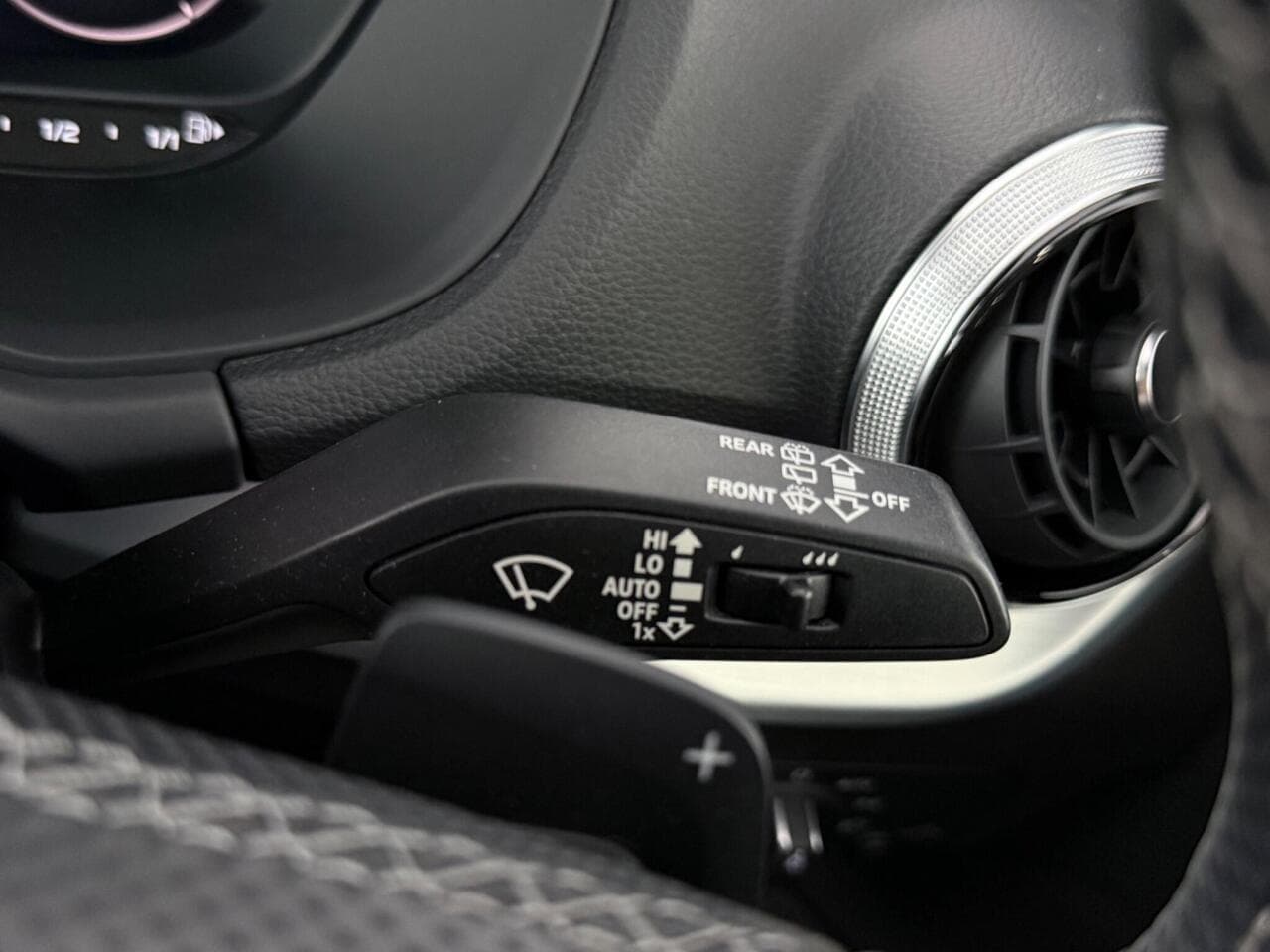 Audi Q2 thumbnail Misc Controls