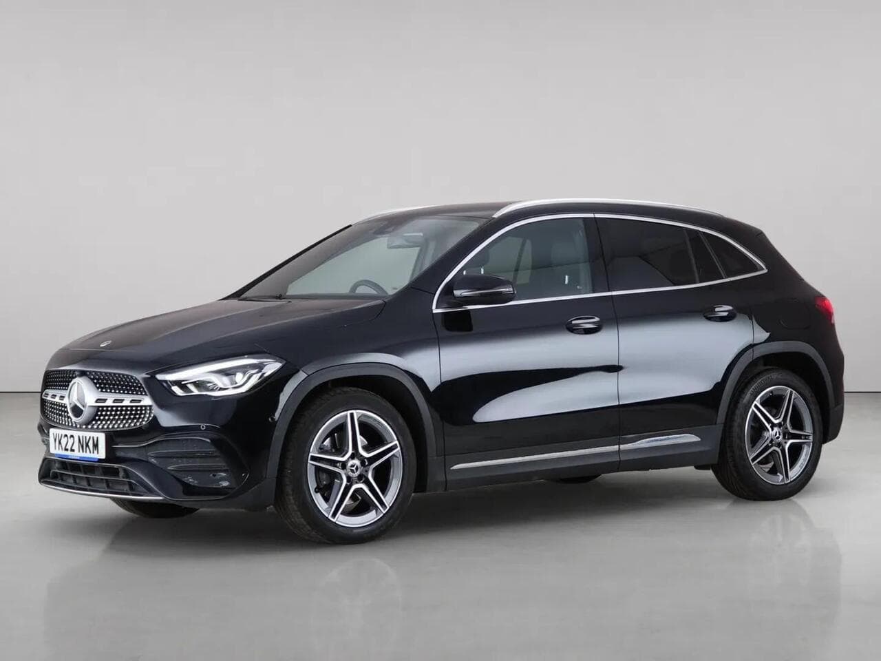Mercedes-Benz GLA thumbnail Front Left