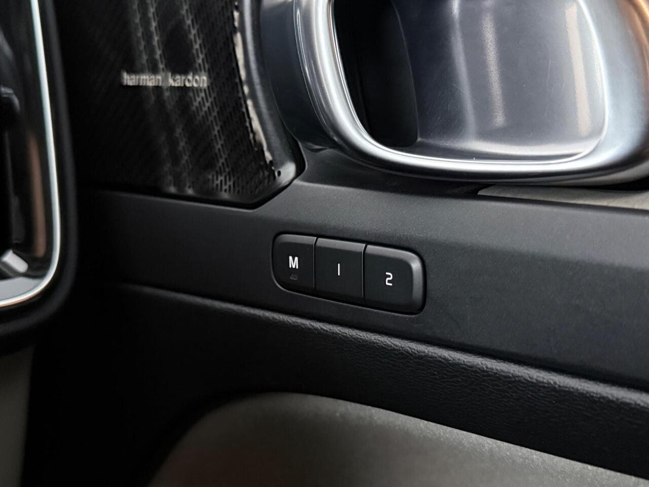 Volvo XC40 thumbnail Misc Controls
