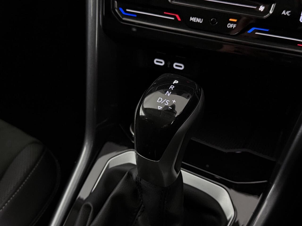 Volkswagen T-Roc thumbnail Interior Front
