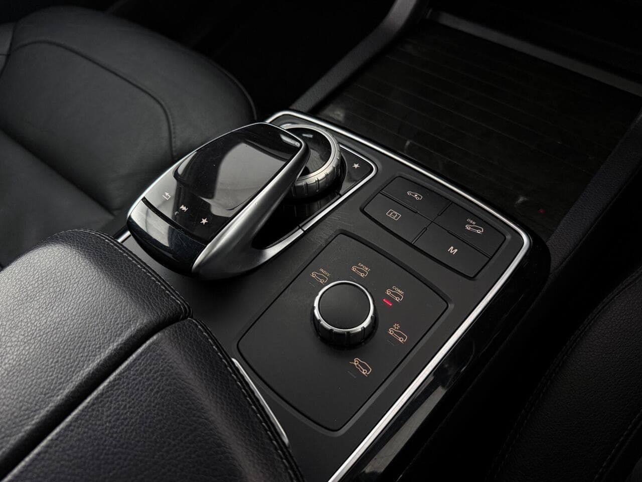 Mercedes-Benz GLS thumbnail Interior Front