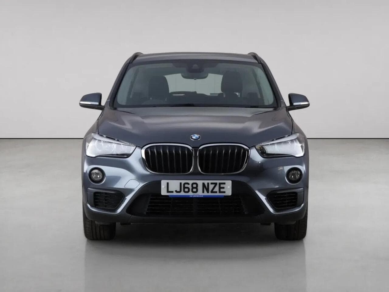 BMW X1 thumbnail Front