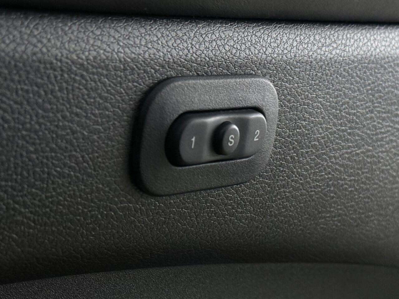 Jeep Grand Cherokee thumbnail Misc Controls