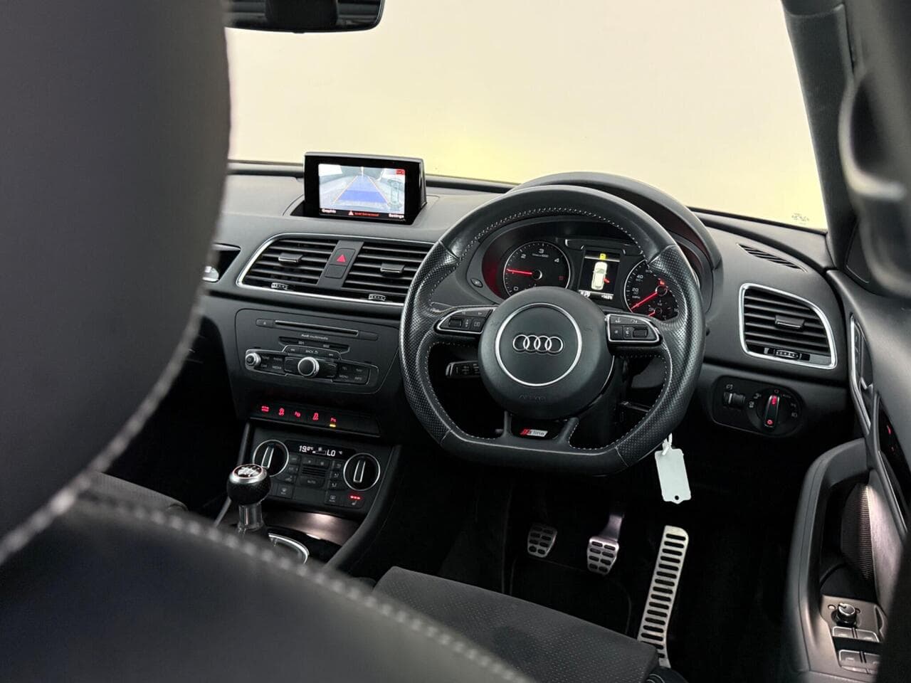 Audi Q3 thumbnail Interior Front