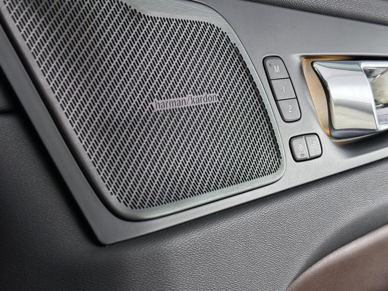 Volvo XC60 thumbnail Misc Controls