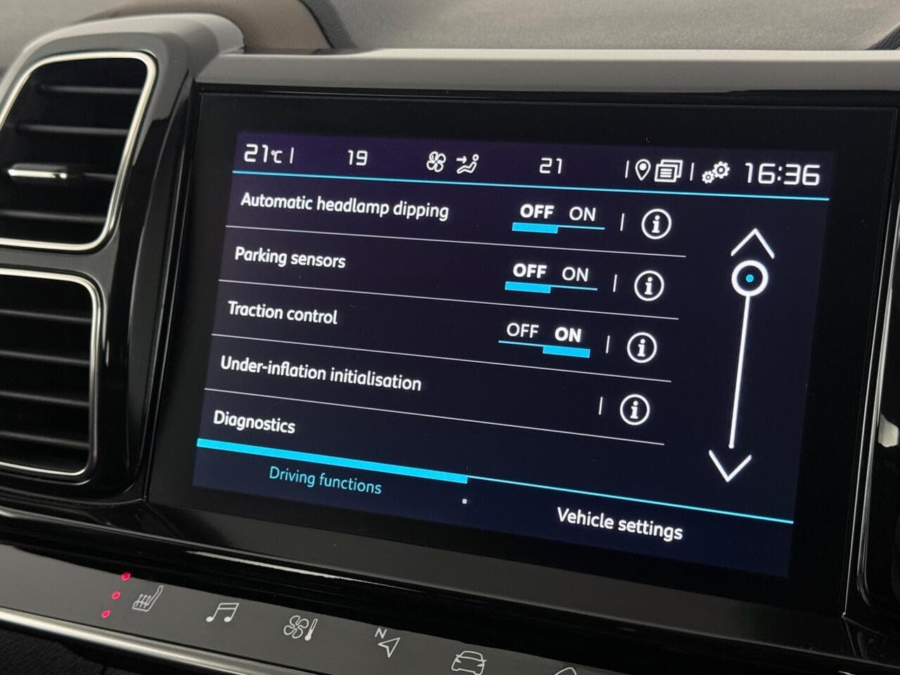 Citroen C5 Aircross thumbnail Infotainment System