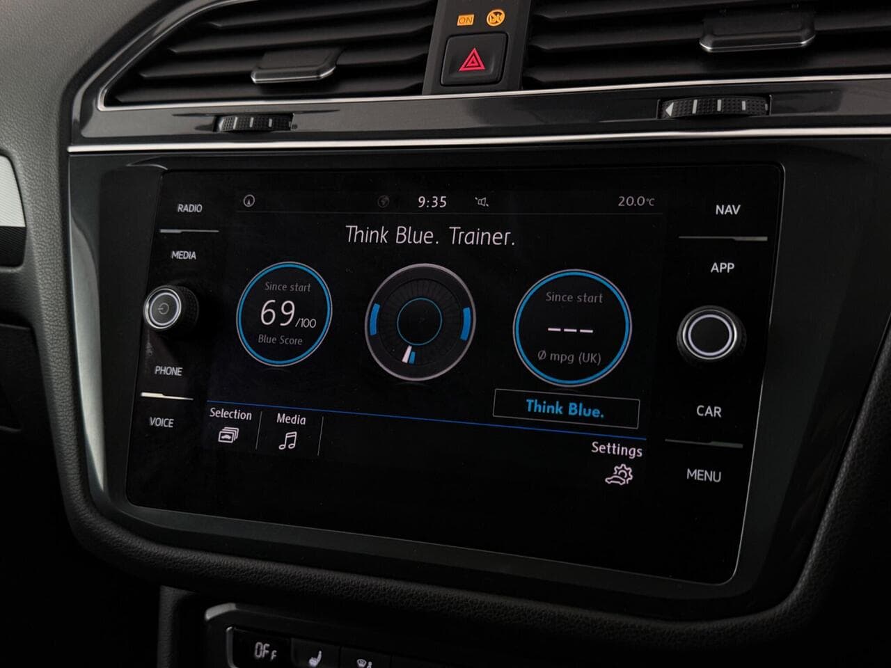 Volkswagen Tiguan Allspace thumbnail Infotainment System