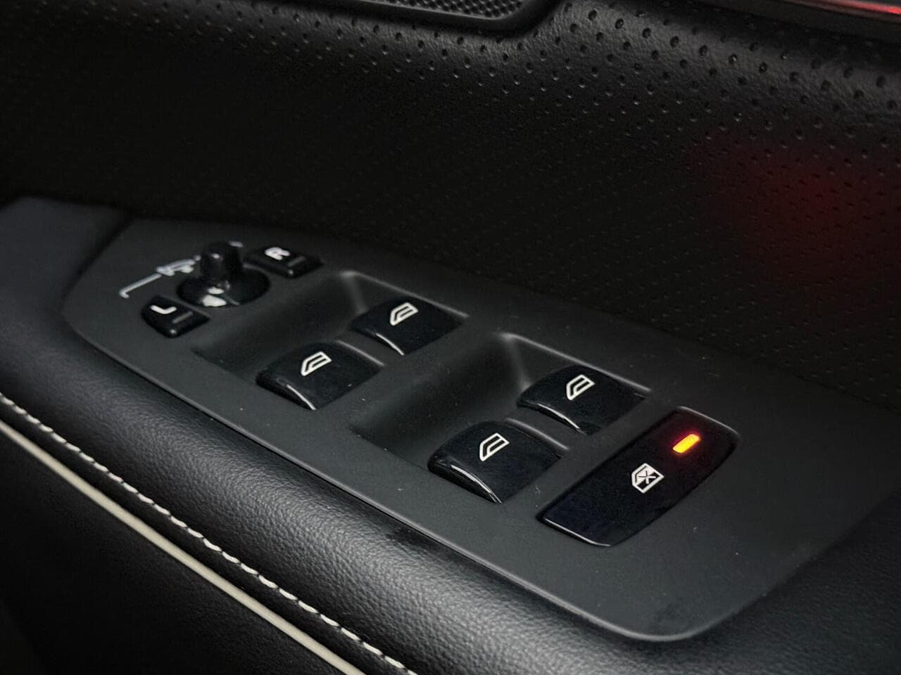 Volvo S90 thumbnail Misc Controls