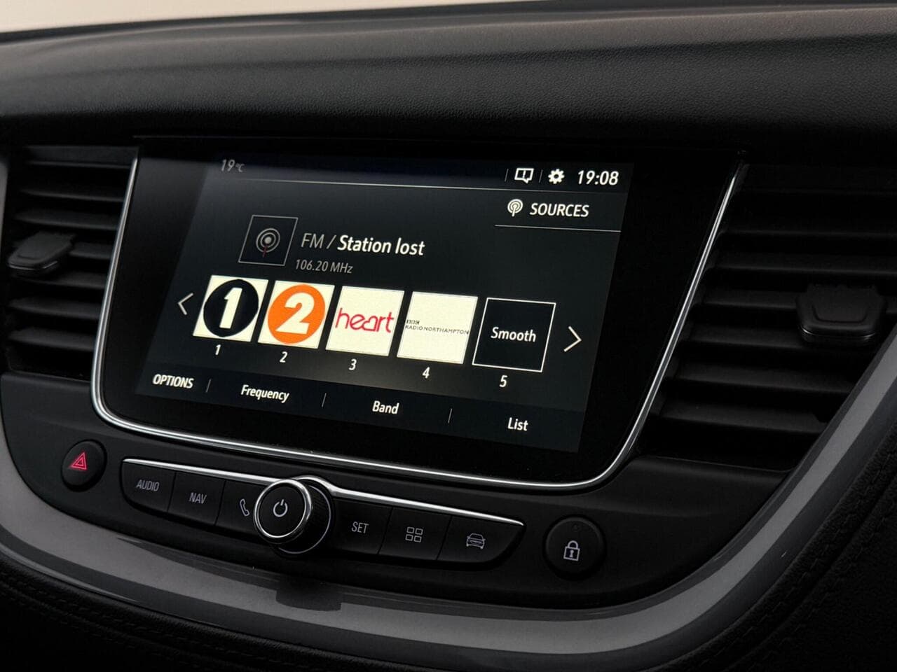 Vauxhall Grandland X thumbnail Infotainment System