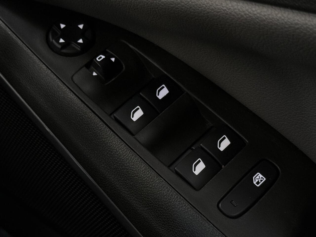 Vauxhall Crossland X thumbnail Misc Controls