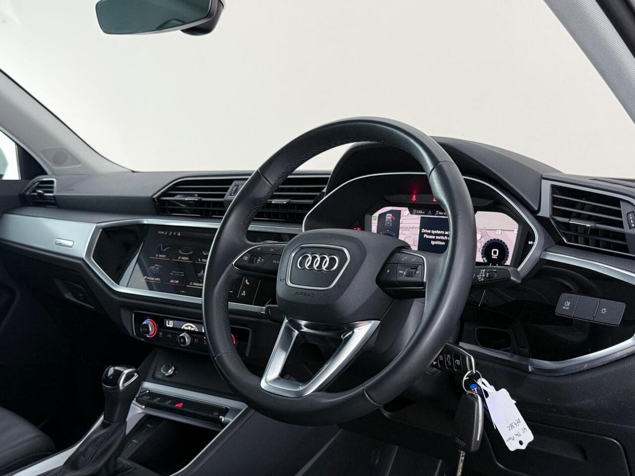 Audi Q3 thumbnail Interior Front