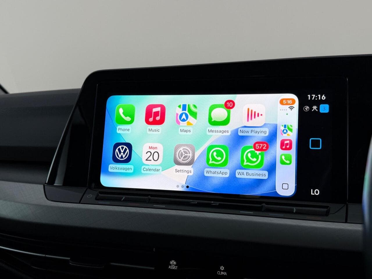 Volkswagen Golf thumbnail Infotainment System