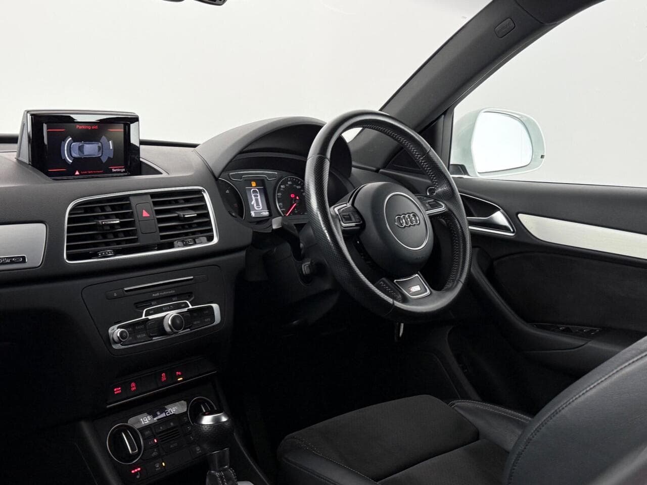 Audi Q3 thumbnail Interior Front