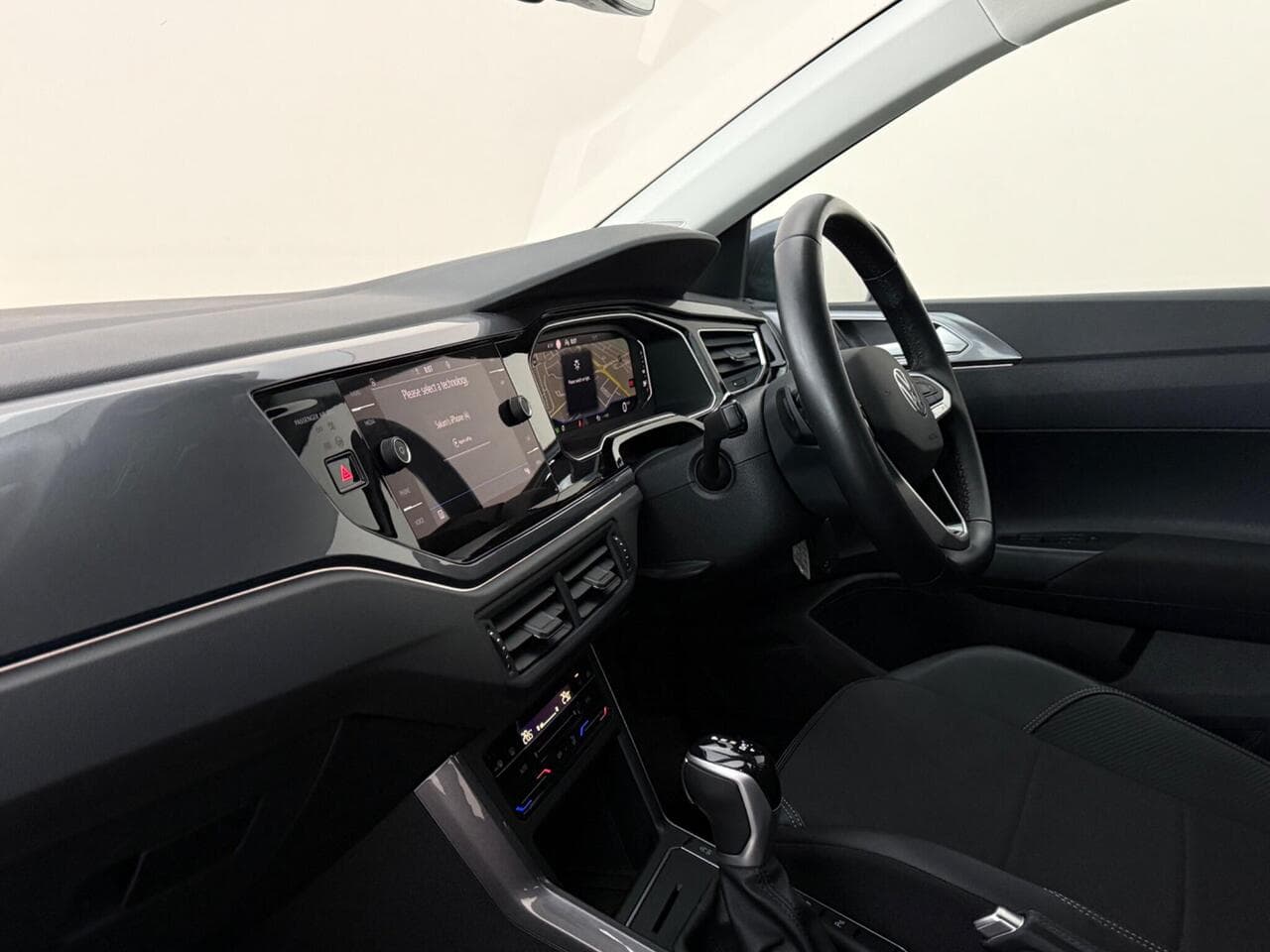 Volkswagen Taigo thumbnail Interior Front