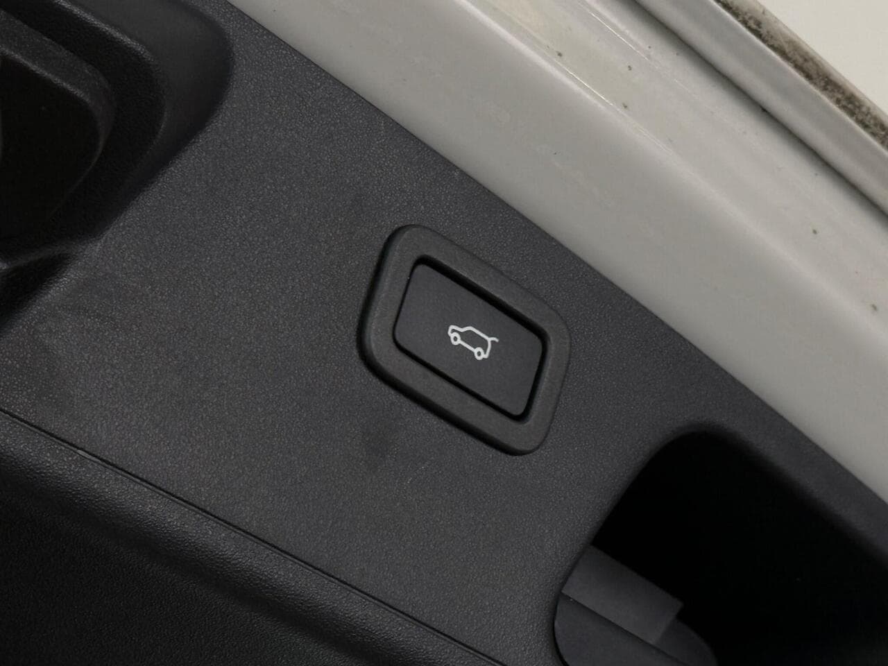 Jaguar E-PACE thumbnail Misc Controls