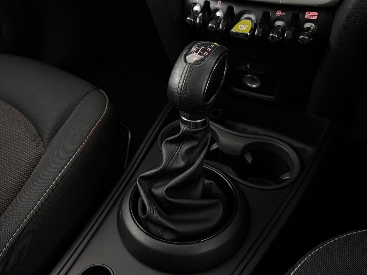 MINI Countryman thumbnail Interior Front