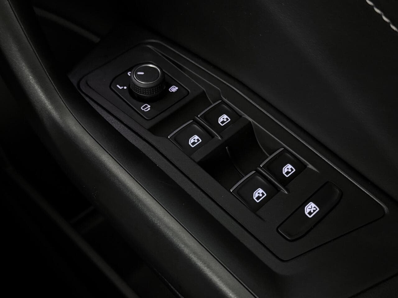 Volkswagen T-Roc thumbnail Misc Controls