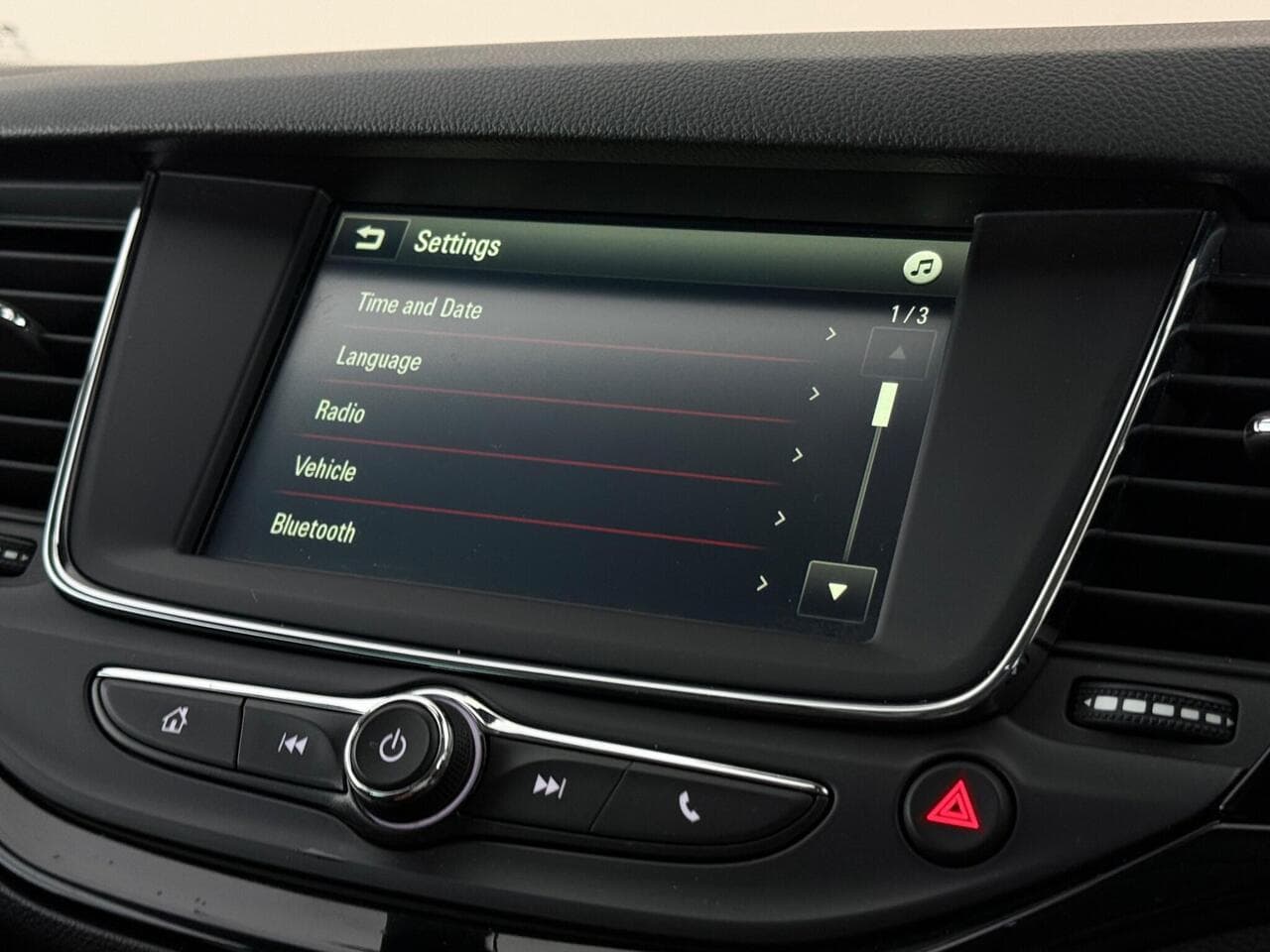 Vauxhall Astra thumbnail Infotainment System