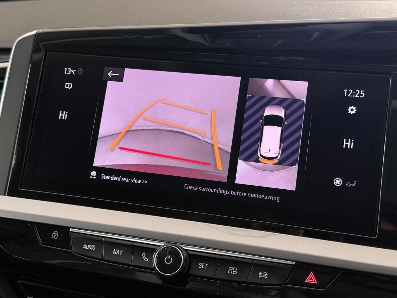 Vauxhall Grandland thumbnail Infotainment System