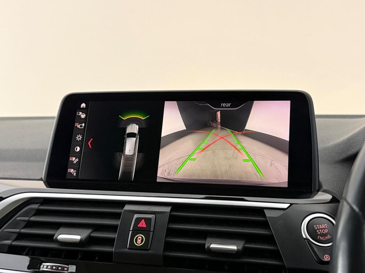 BMW X3 thumbnail Infotainment System