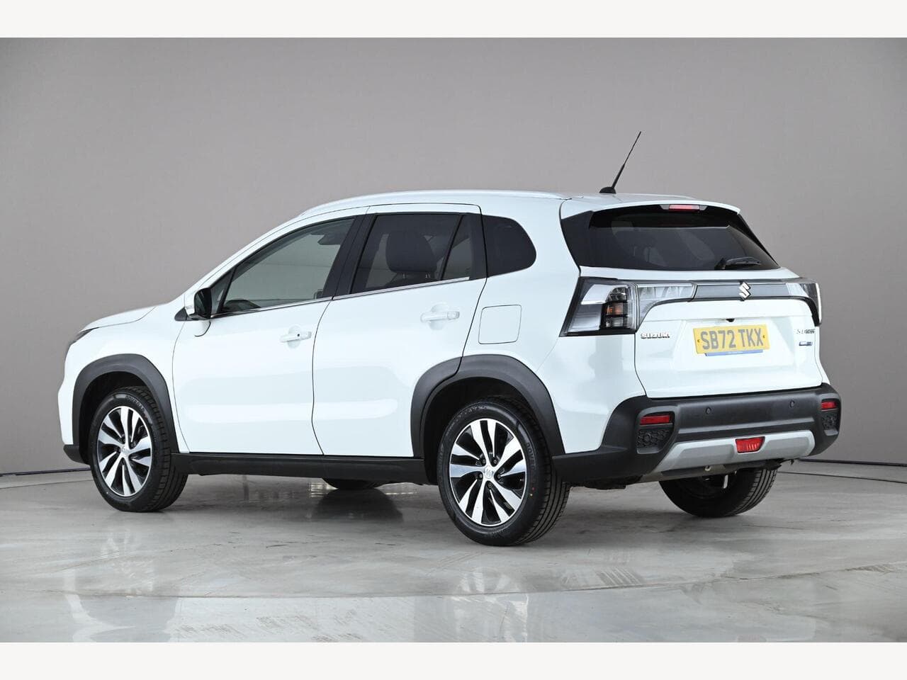 Suzuki S-Cross thumbnail Rear Left
