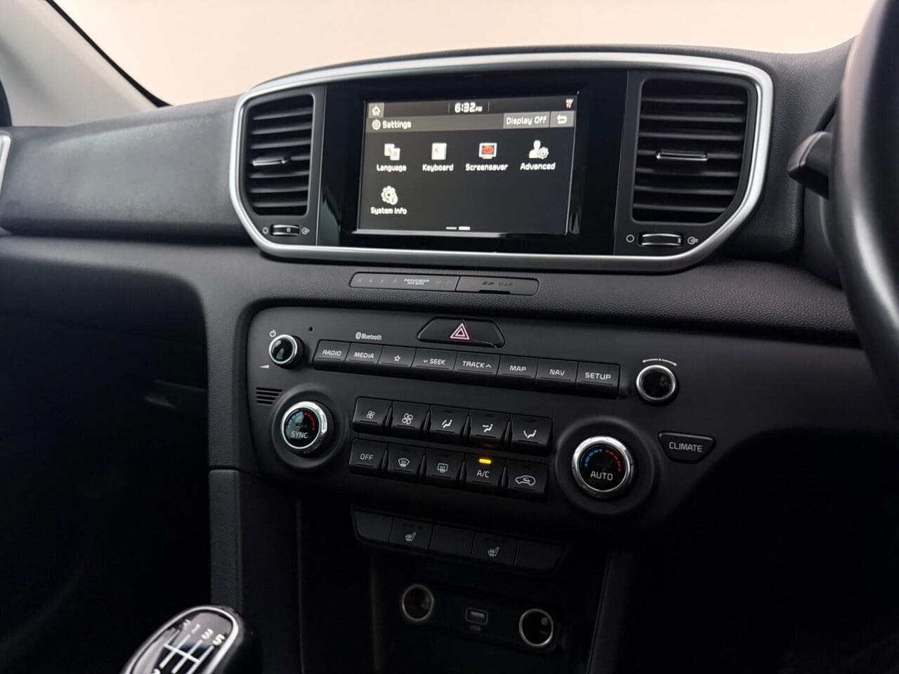 Kia Sportage thumbnail Infotainment System