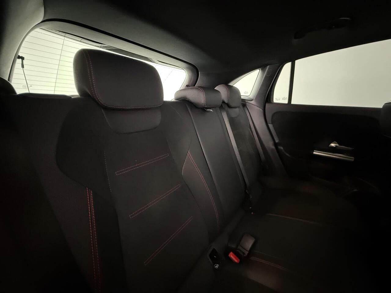 Mercedes-Benz GLA thumbnail Seats Rear