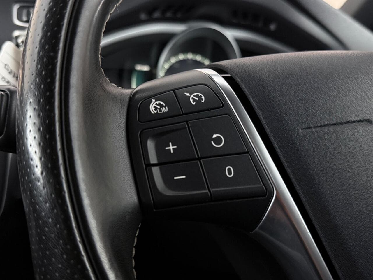 Volvo V40 thumbnail Misc Controls