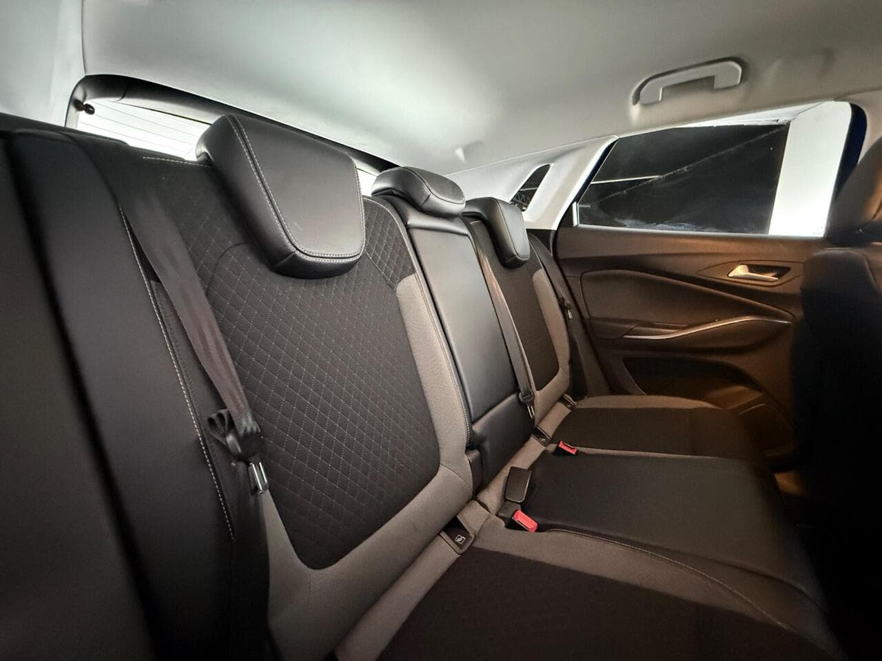 Vauxhall Grandland X thumbnail Seats Rear