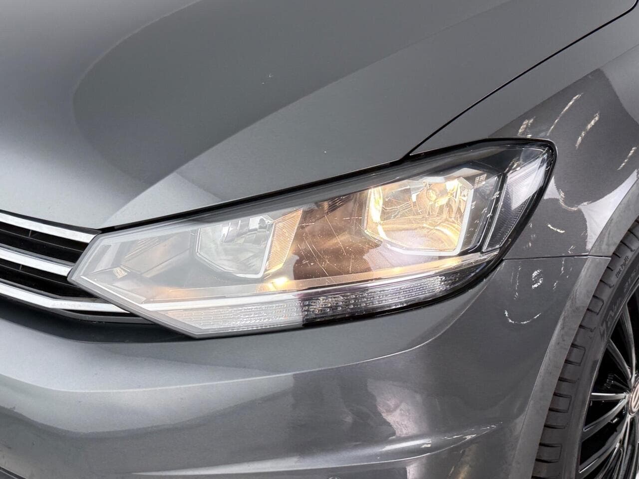 Volkswagen Touran thumbnail Lights Front