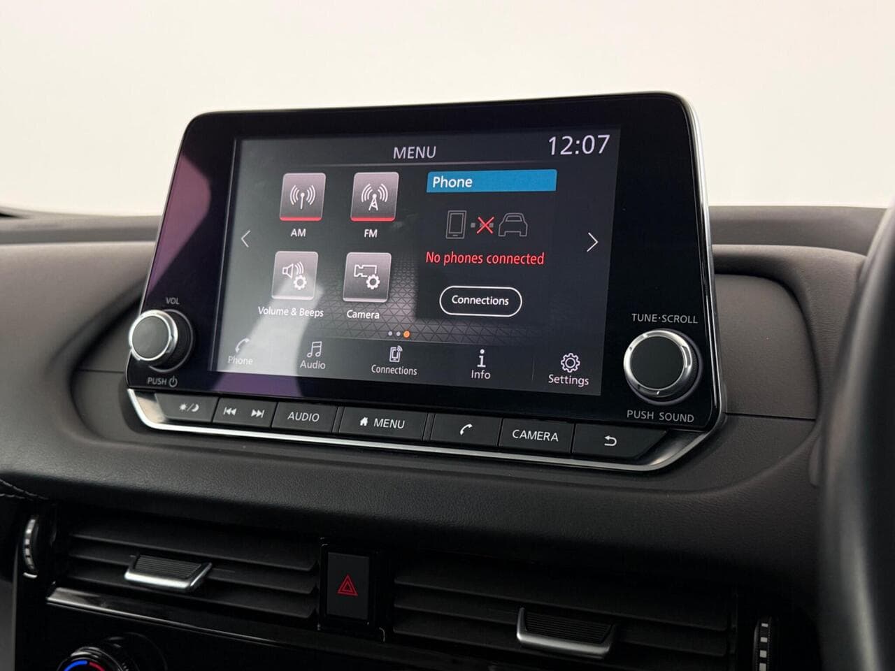 Nissan Qashqai thumbnail Infotainment System