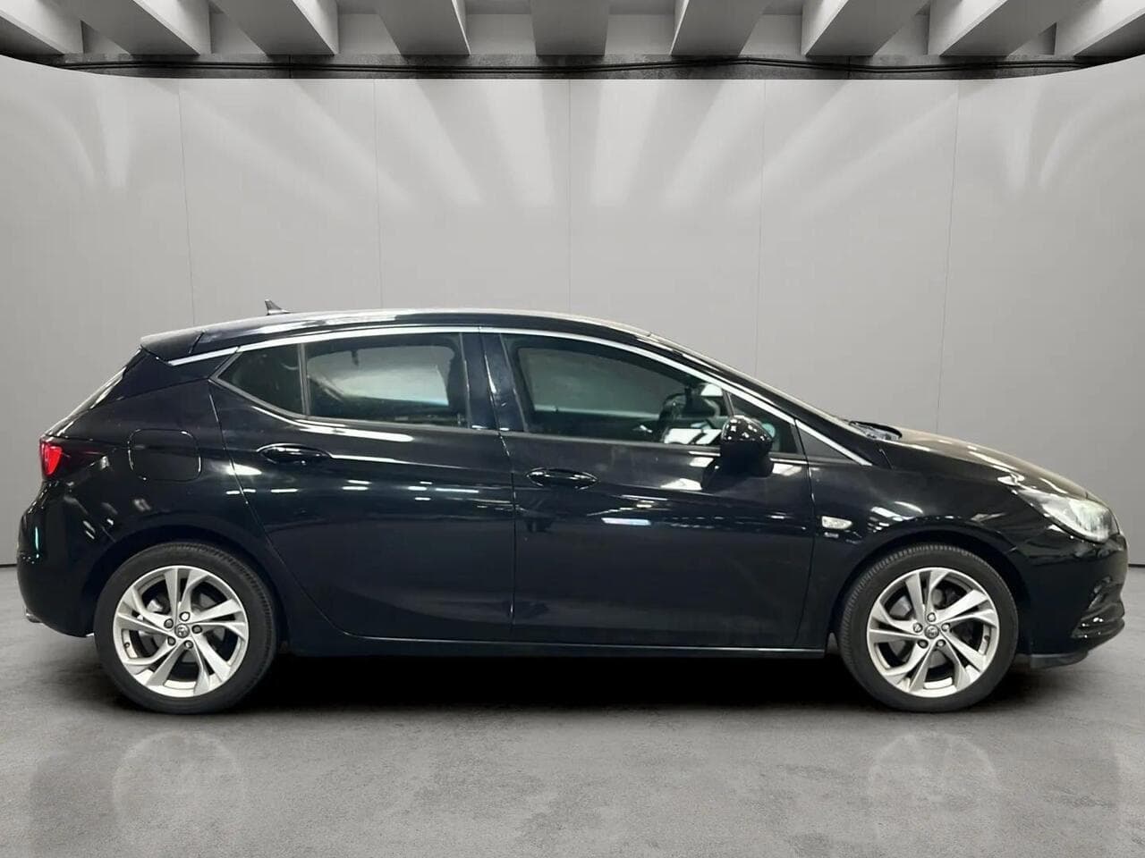 Vauxhall Astra thumbnail Side Right