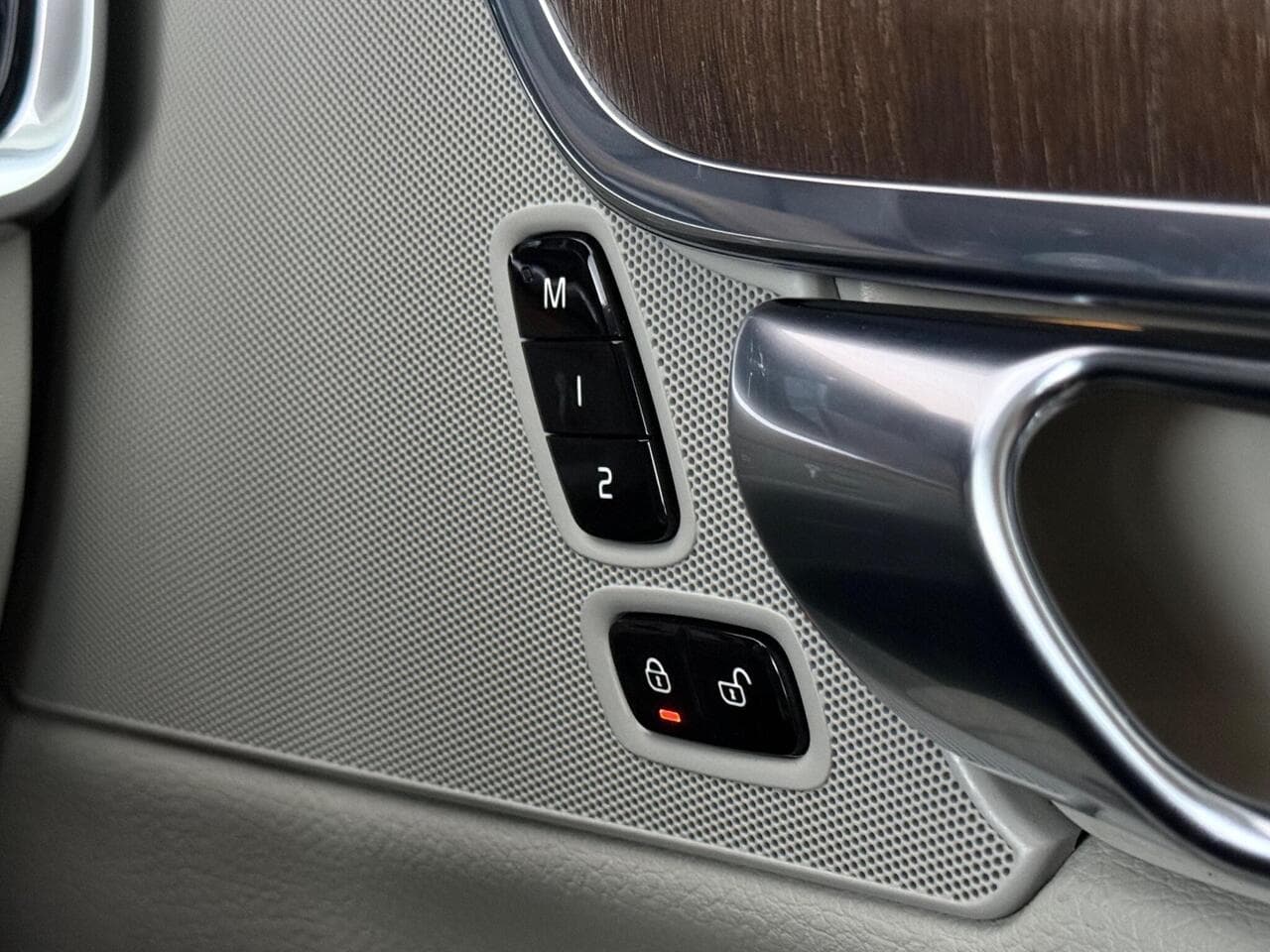 Volvo V90 Cross Country thumbnail Misc Controls