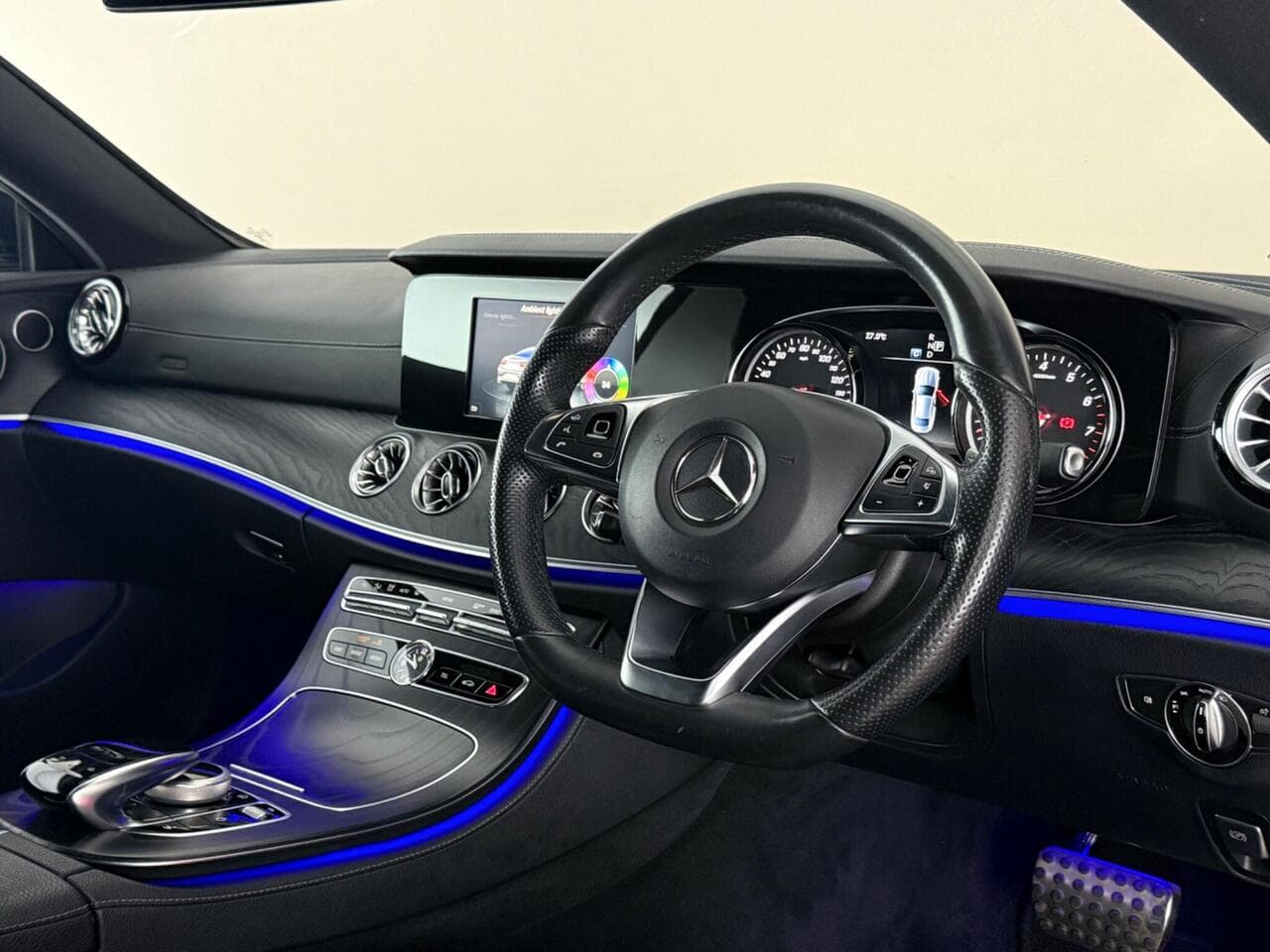 Mercedes-Benz E Class thumbnail Interior Front