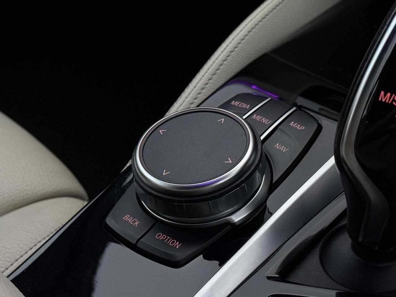 BMW 5 Series thumbnail Interior Front