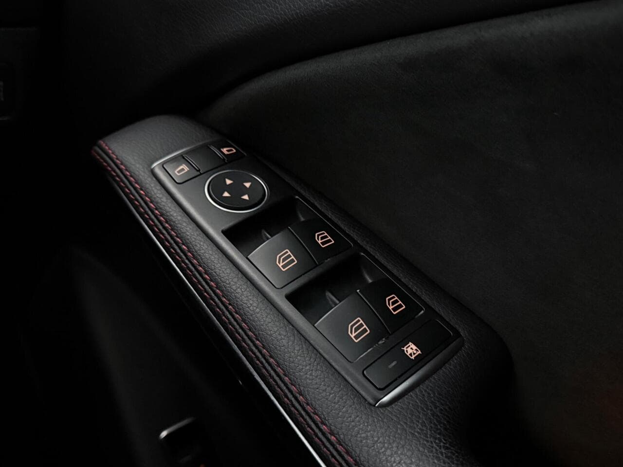 Mercedes-Benz GLA thumbnail Misc Controls