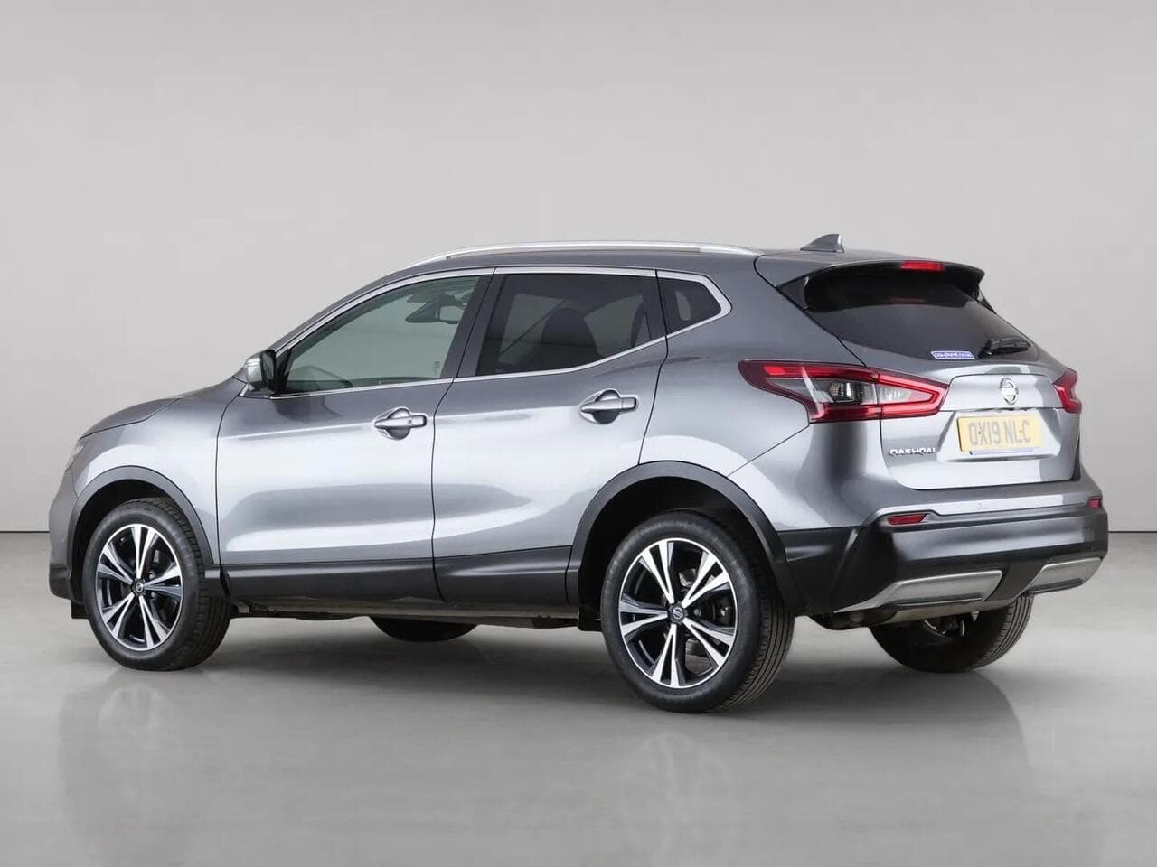 Nissan Qashqai thumbnail Side Left