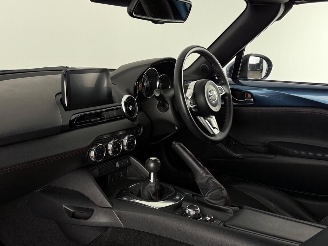 Mazda MX-5 thumbnail Interior Front
