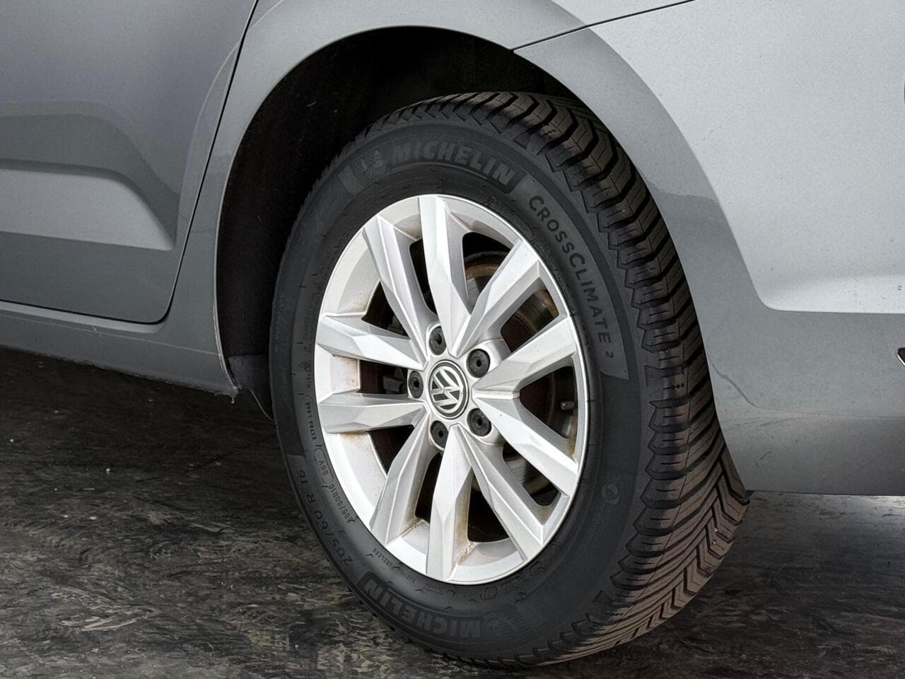Volkswagen Touran thumbnail Wheel