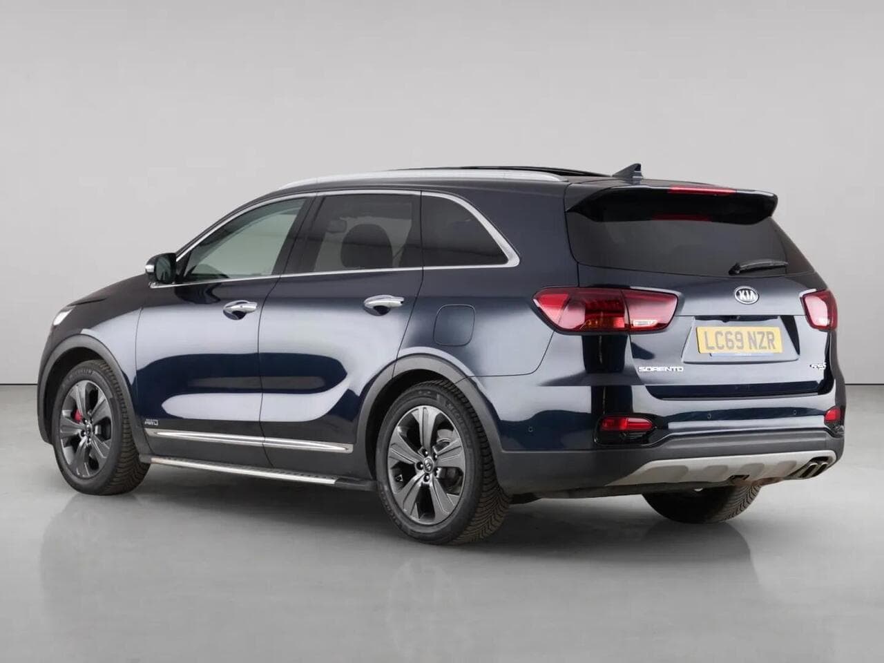 Kia Sorento thumbnail Rear Left