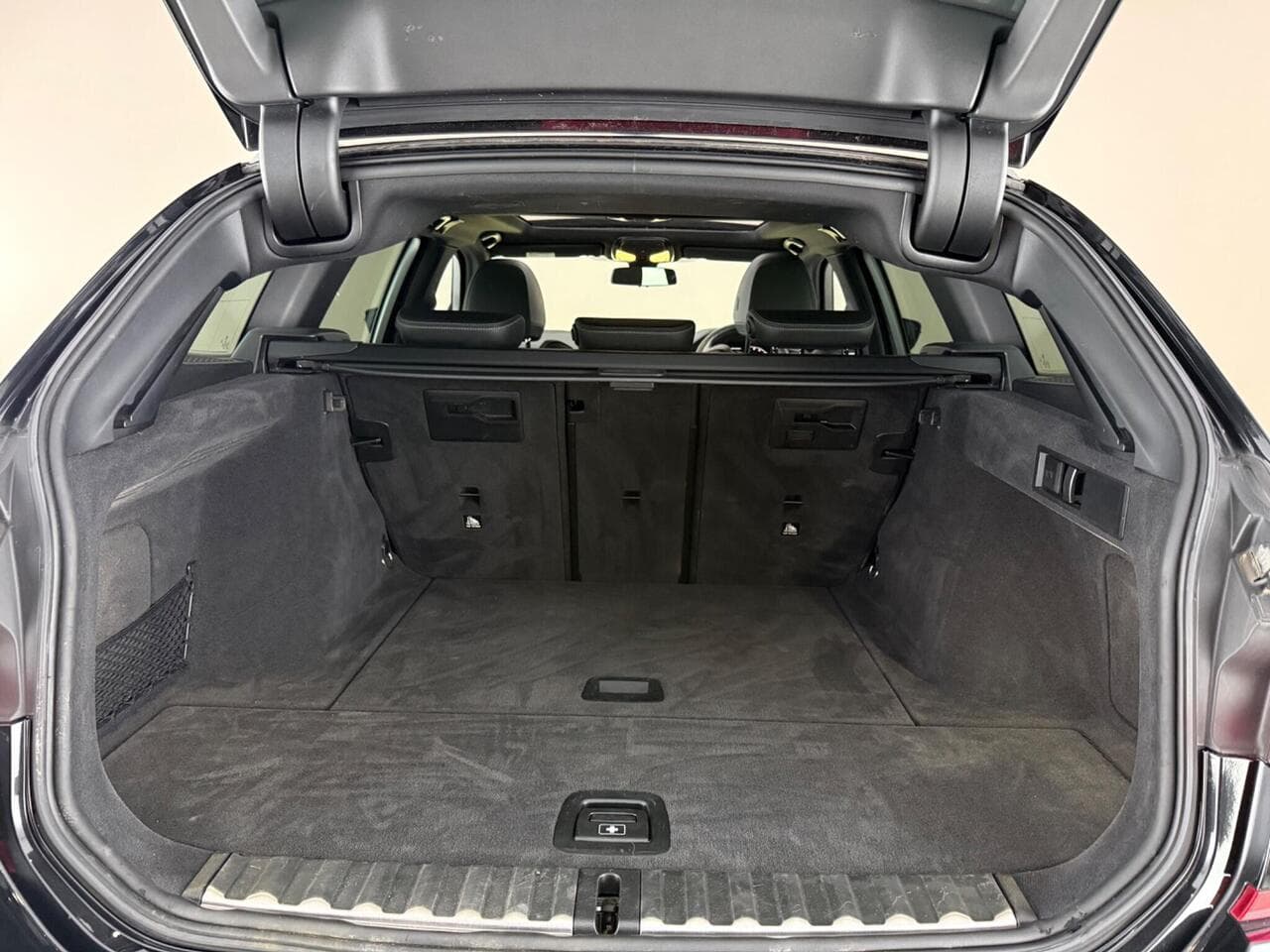 BMW 3 Series thumbnail Boot