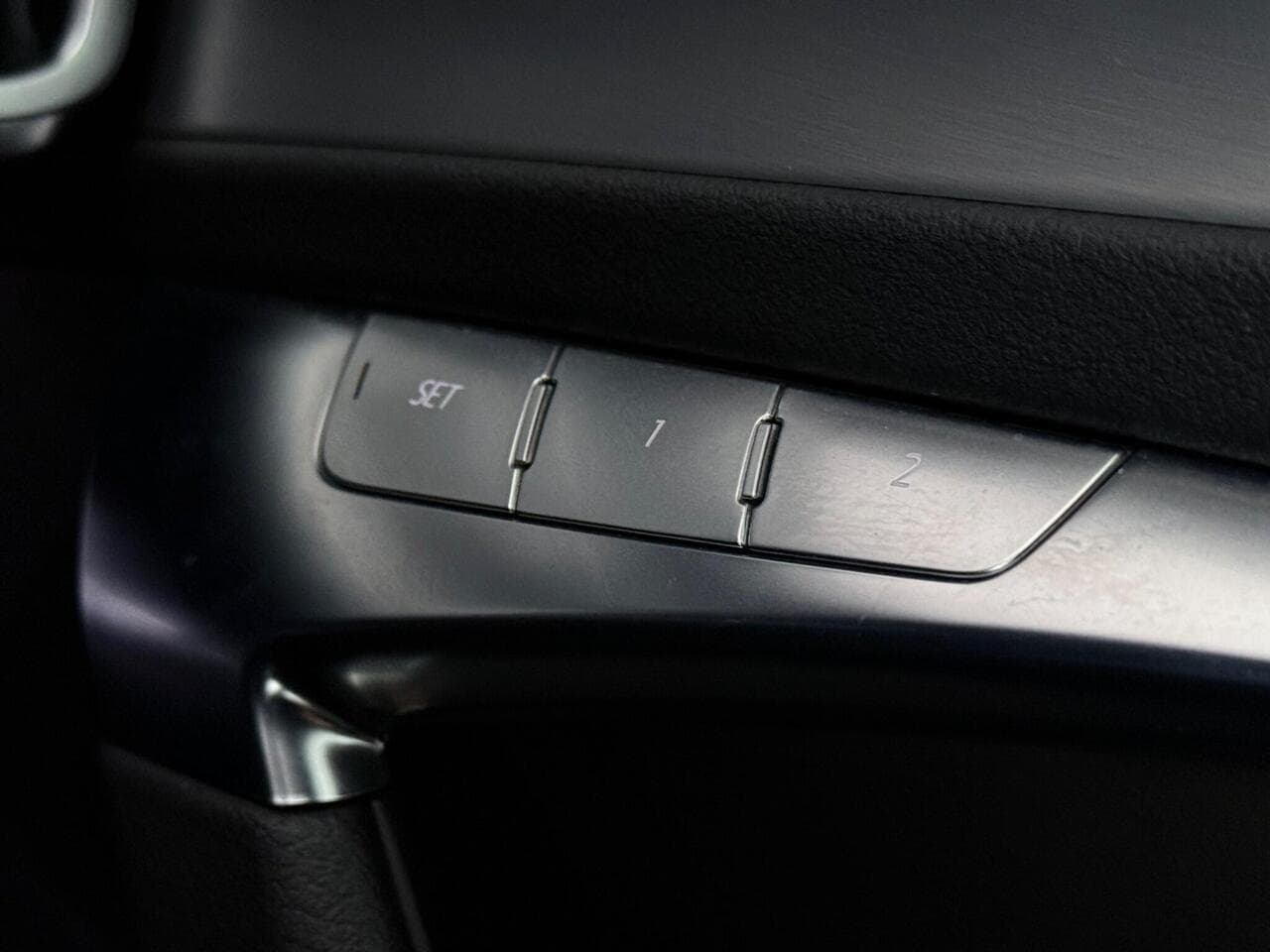 Audi A6 Saloon thumbnail Misc Controls