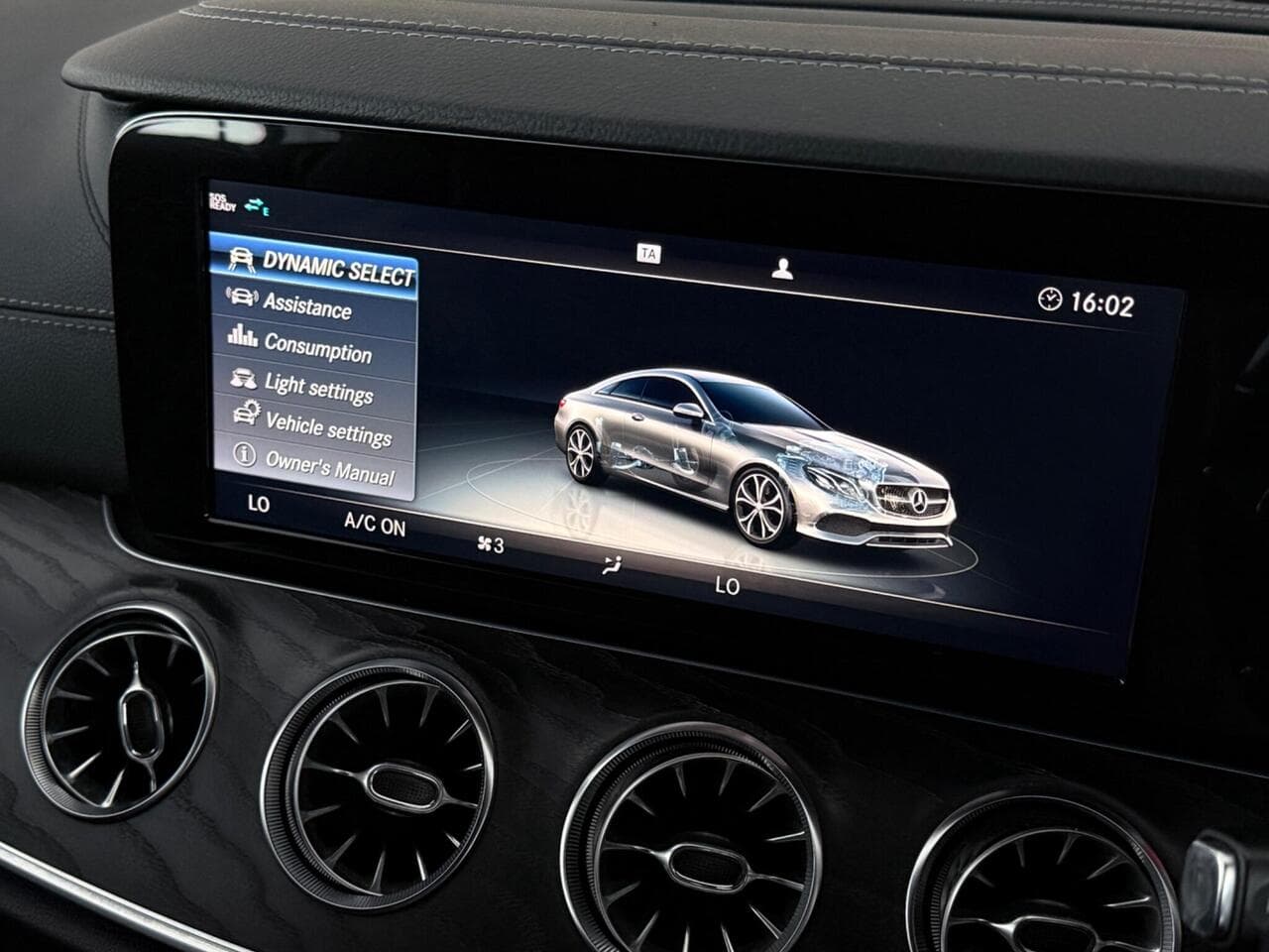 Mercedes-Benz E Class thumbnail Infotainment System