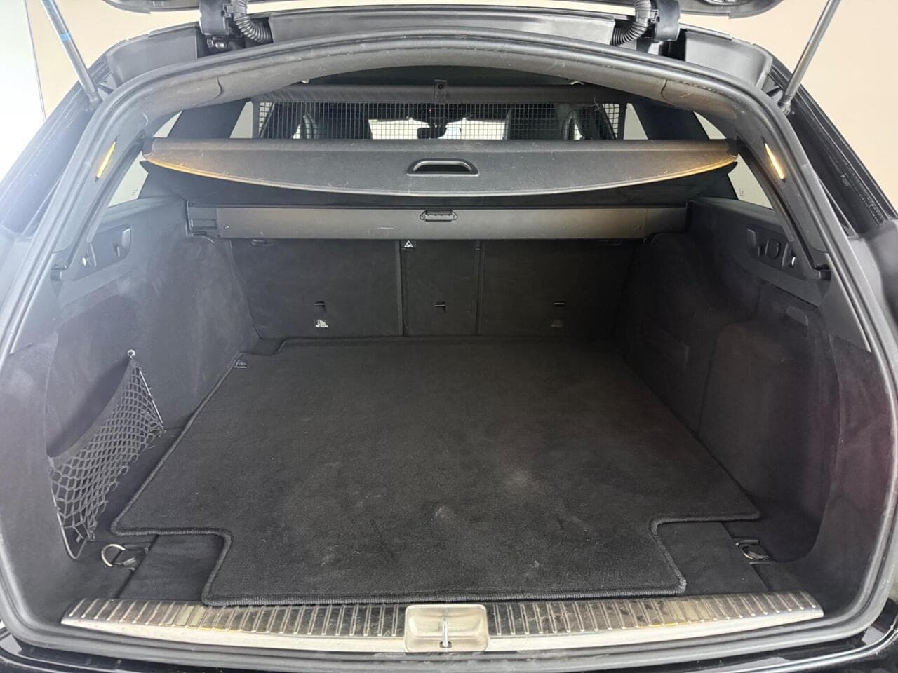 Mercedes-Benz E Class thumbnail Boot
