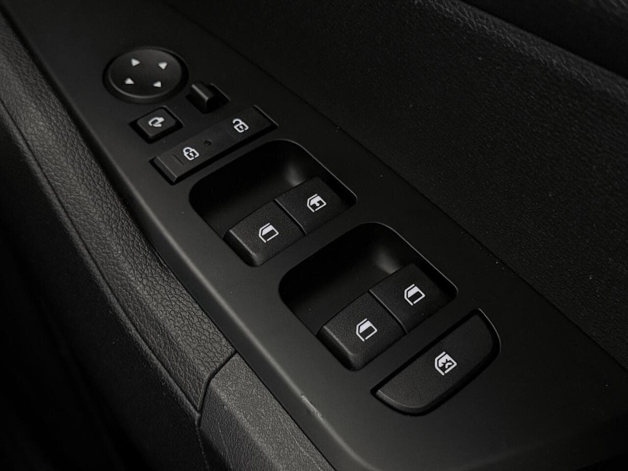 Kia Sportage thumbnail Misc Controls