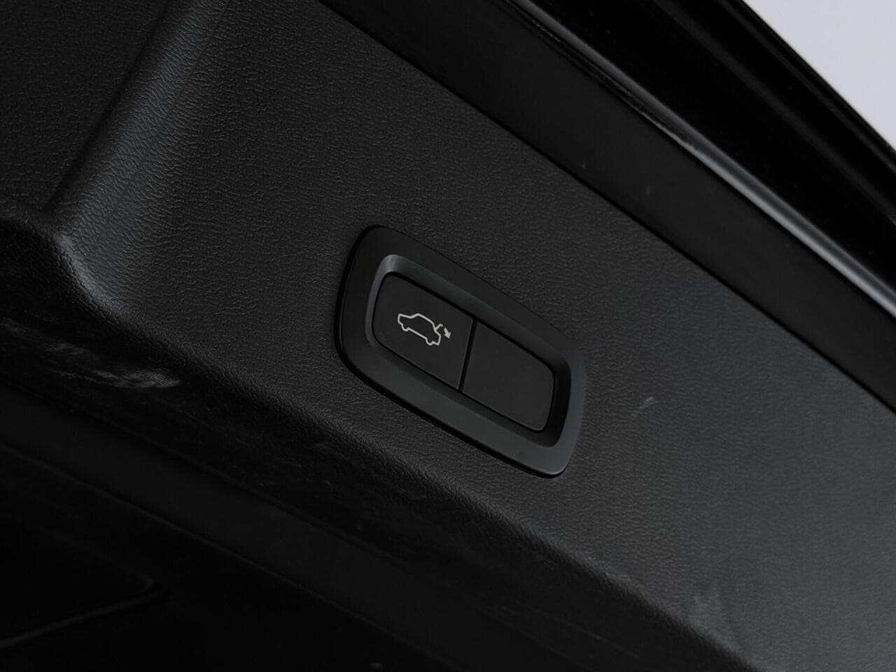 Volvo XC40 thumbnail Misc Controls