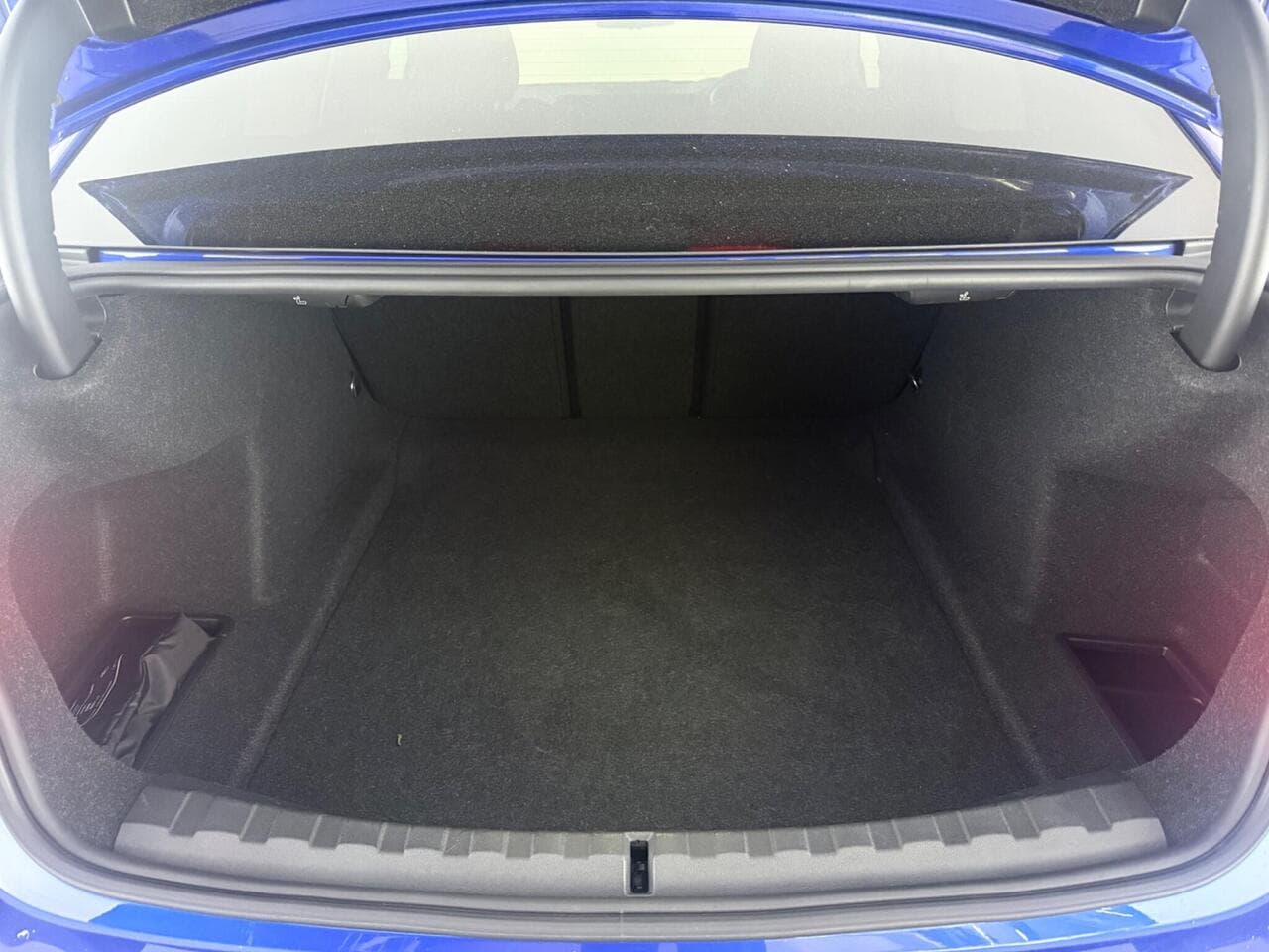 BMW 3 Series thumbnail Boot